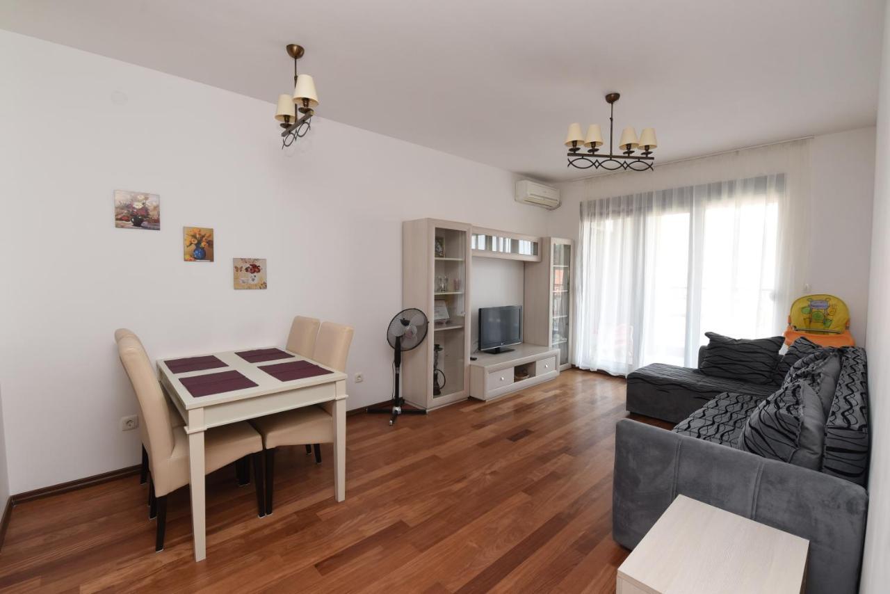 Apartamenti Enjoy Petrovac Exterior photo