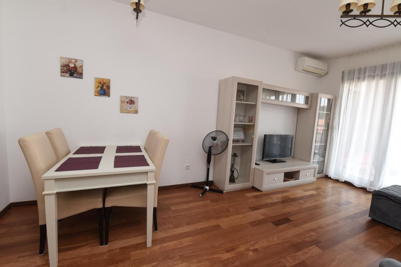 Apartamenti Enjoy Petrovac Exterior photo