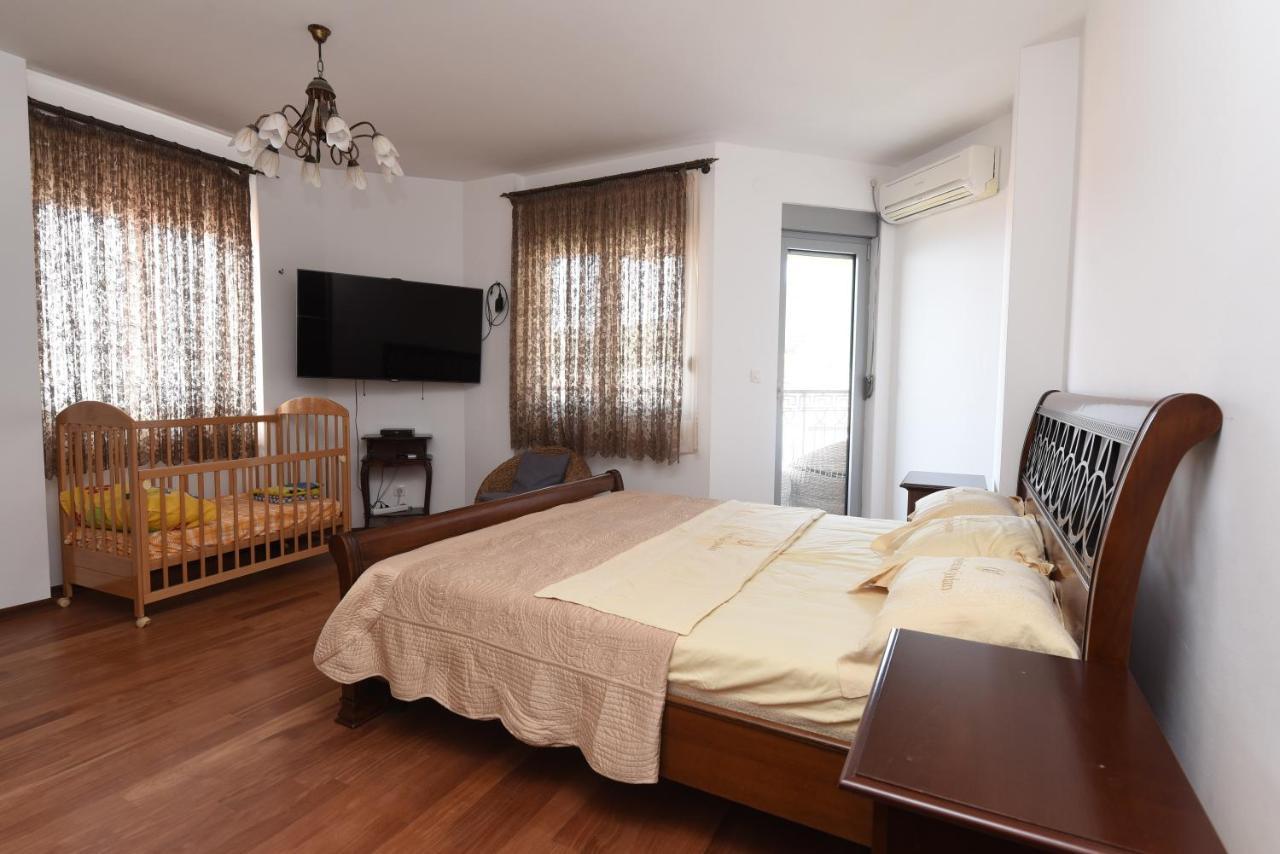 Apartamenti Enjoy Petrovac Exterior photo