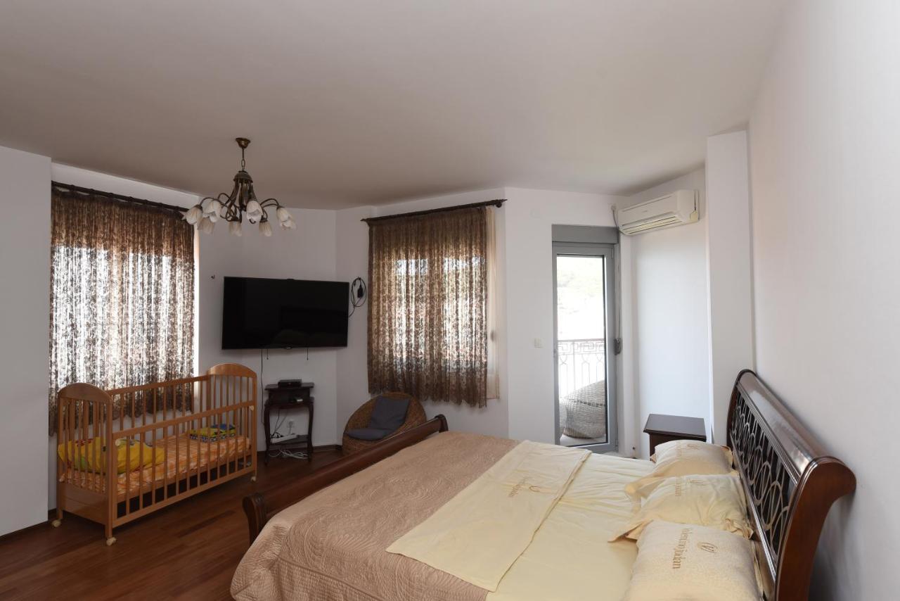 Apartamenti Enjoy Petrovac Exterior photo