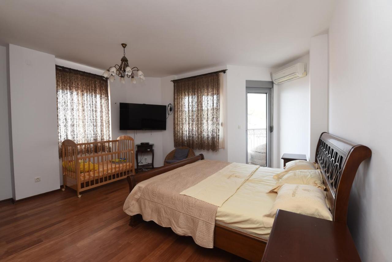Apartamenti Enjoy Petrovac Exterior photo